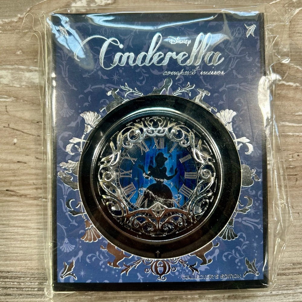 RARE 2015 Disney x Sephora CINDERELLA Compact Mirror  Limited Edition
